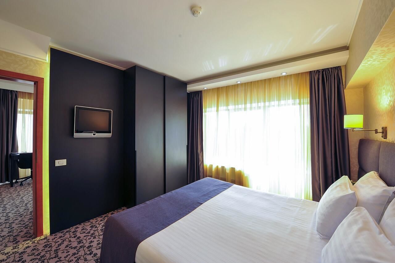 Отель Crystal Palace Hotel Бухарест-23