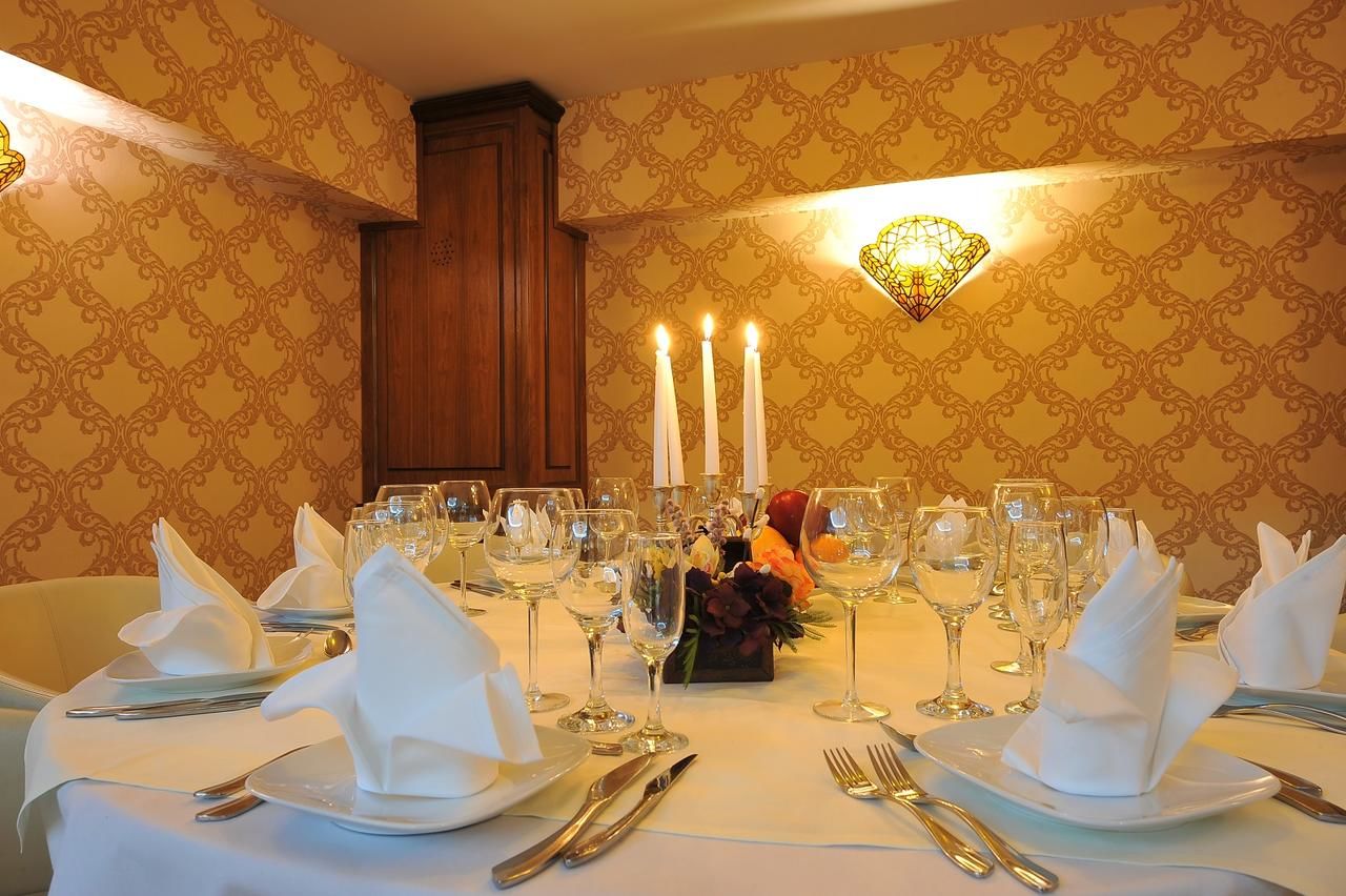 Отель Crystal Palace Hotel Бухарест