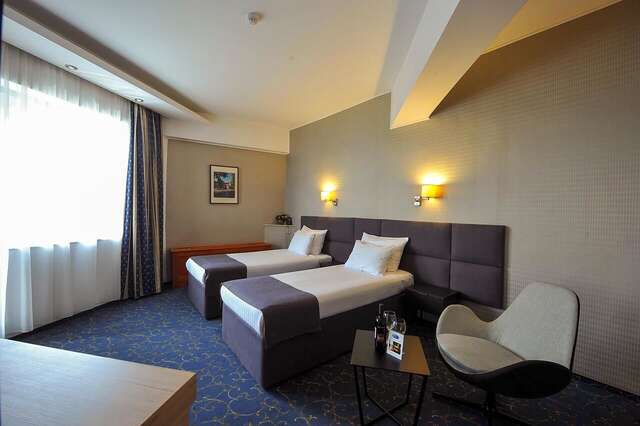 Отель Crystal Palace Hotel Бухарест-12