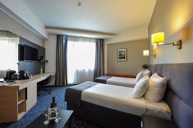 Отель Crystal Palace Hotel Бухарест-13