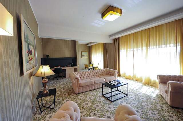 Отель Crystal Palace Hotel Бухарест-18