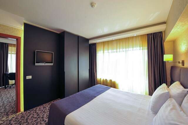 Отель Crystal Palace Hotel Бухарест-22