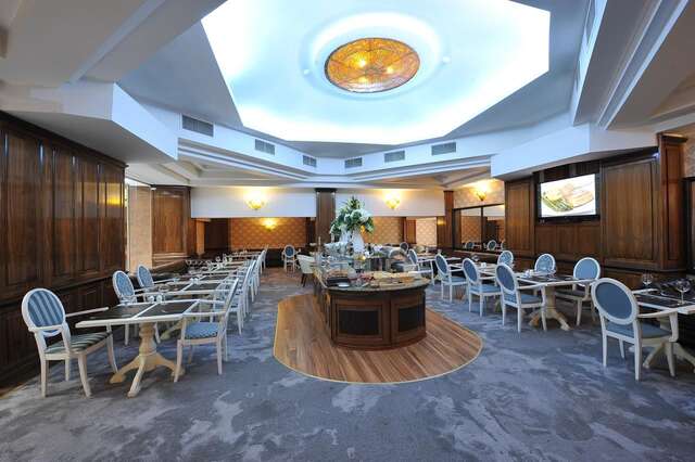 Отель Crystal Palace Hotel Бухарест-31