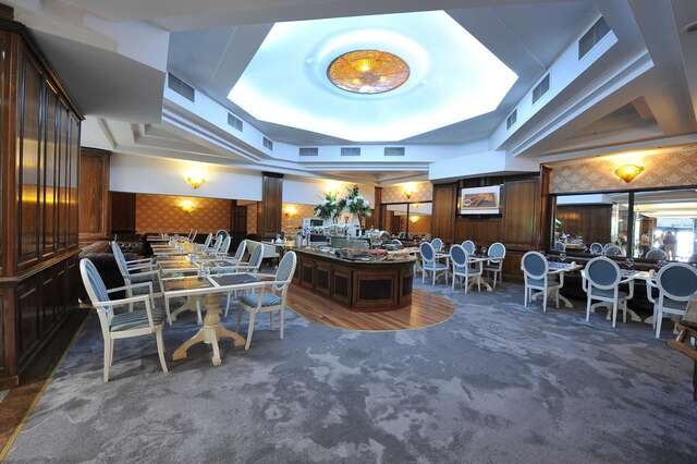 Отель Crystal Palace Hotel Бухарест-35