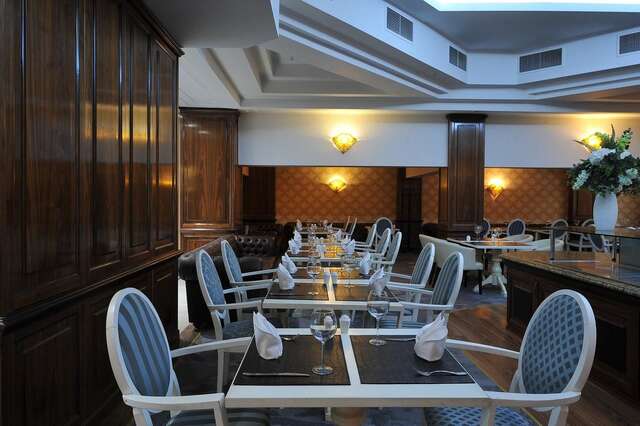 Отель Crystal Palace Hotel Бухарест-36