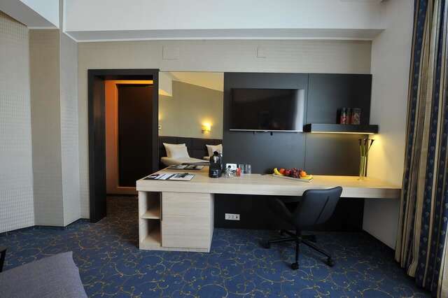 Отель Crystal Palace Hotel Бухарест-8