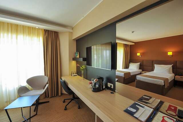 Отель Crystal Palace Hotel Бухарест-9