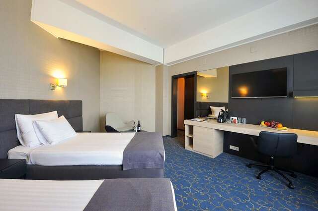 Отель Crystal Palace Hotel Бухарест-11